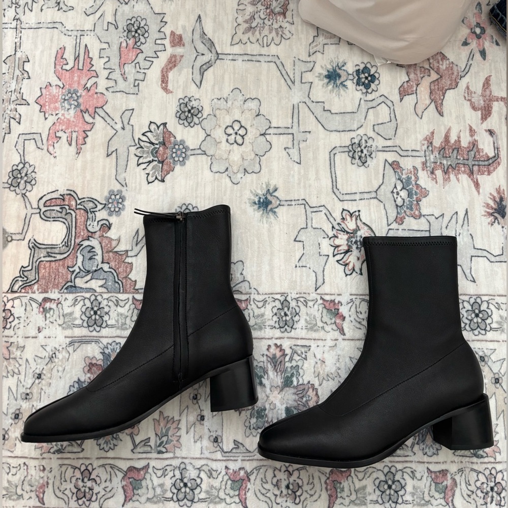 Quince Italian leather stretch sock bootie - Picture 3 of 5